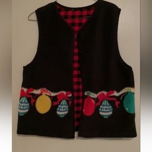 Reversible Christmas Vest 1 Christmas&
,1 Black/Red Plaid >>MAKE ME AN OFFER‼️